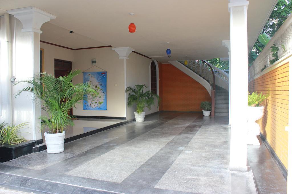 Guest Ryan Hotel Katunayake Exterior photo
