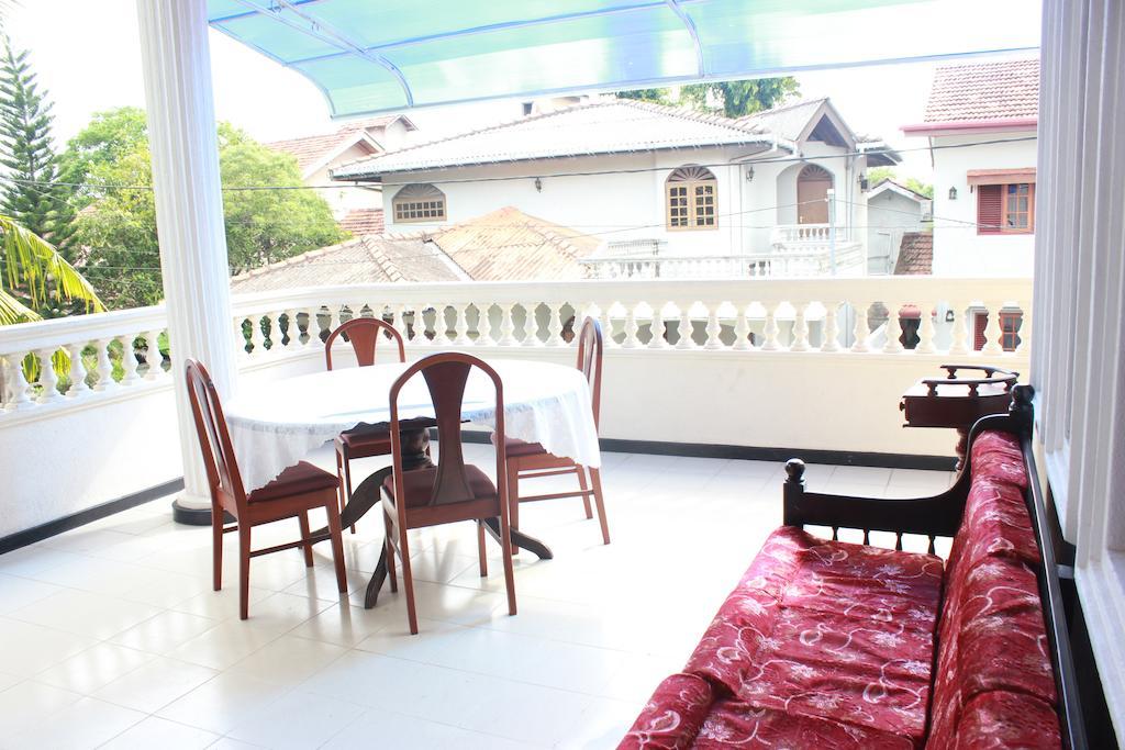 Guest Ryan Hotel Katunayake Exterior photo