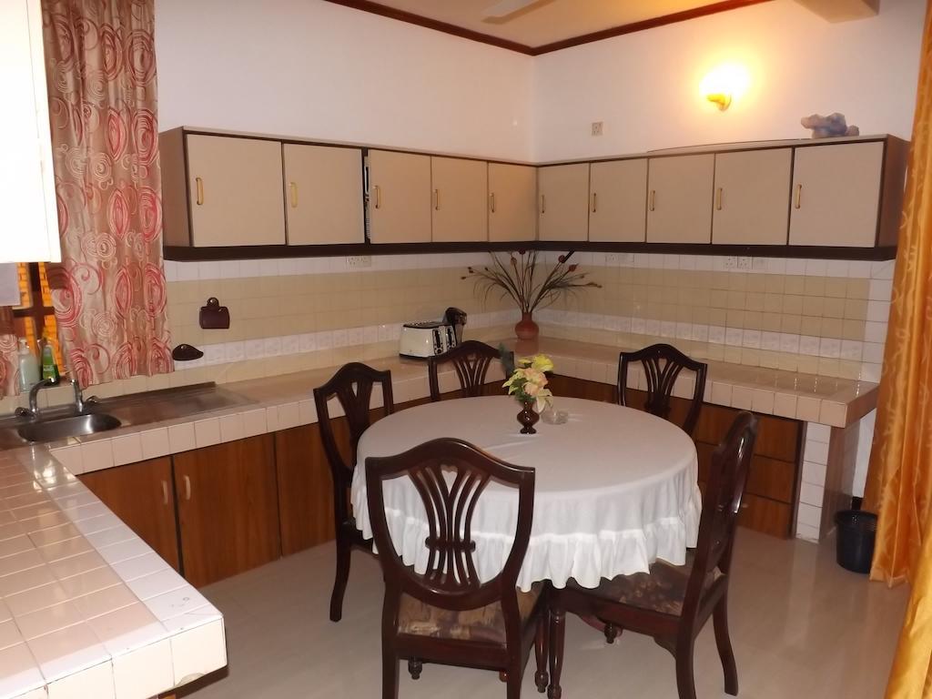 Guest Ryan Hotel Katunayake Exterior photo