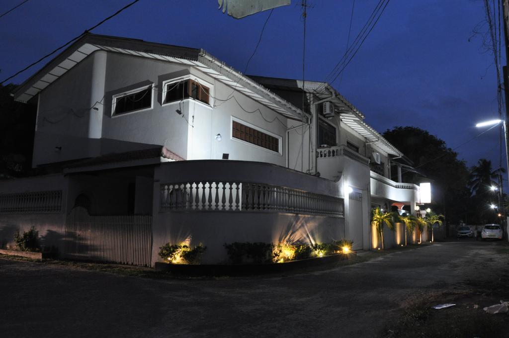 Guest Ryan Hotel Katunayake Exterior photo