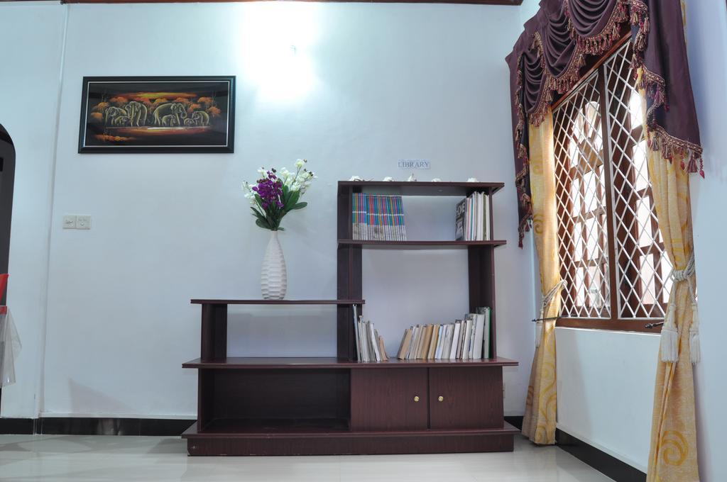 Guest Ryan Hotel Katunayake Exterior photo