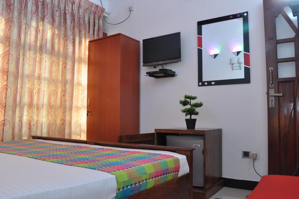Guest Ryan Hotel Katunayake Room photo