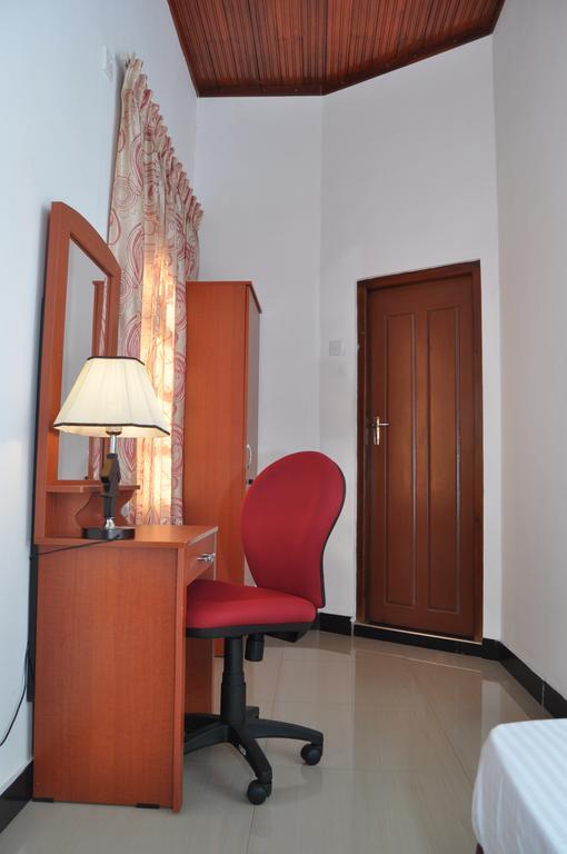 Guest Ryan Hotel Katunayake Exterior photo