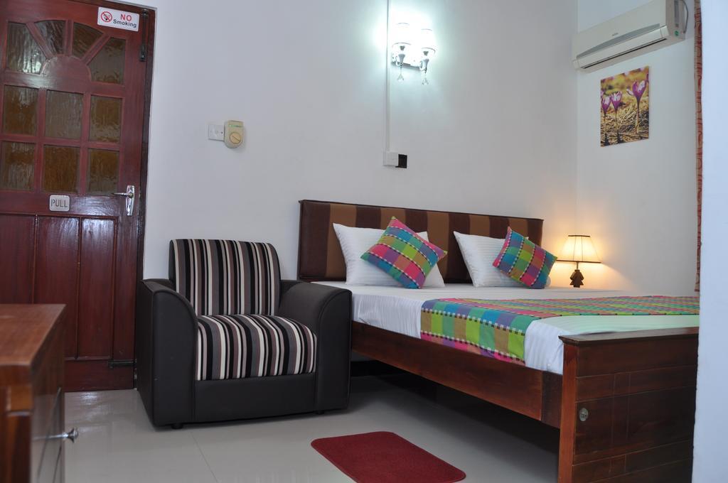 Guest Ryan Hotel Katunayake Room photo