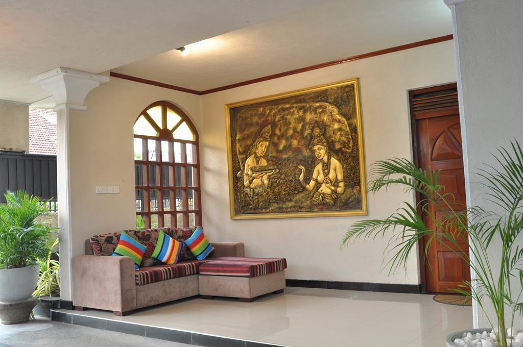 Guest Ryan Hotel Katunayake Exterior photo