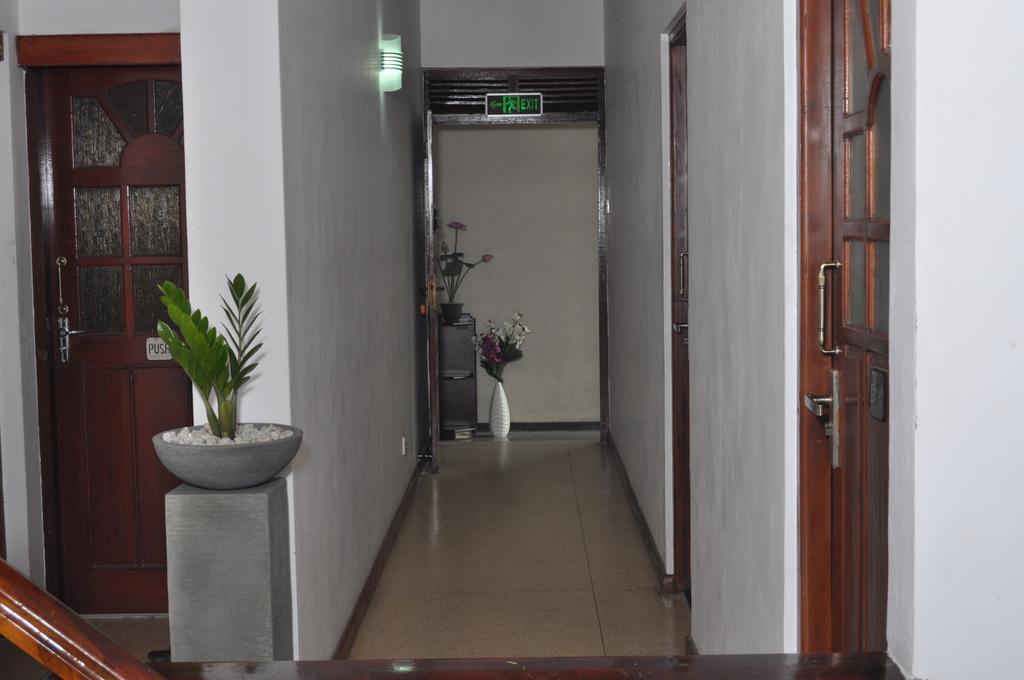 Guest Ryan Hotel Katunayake Exterior photo