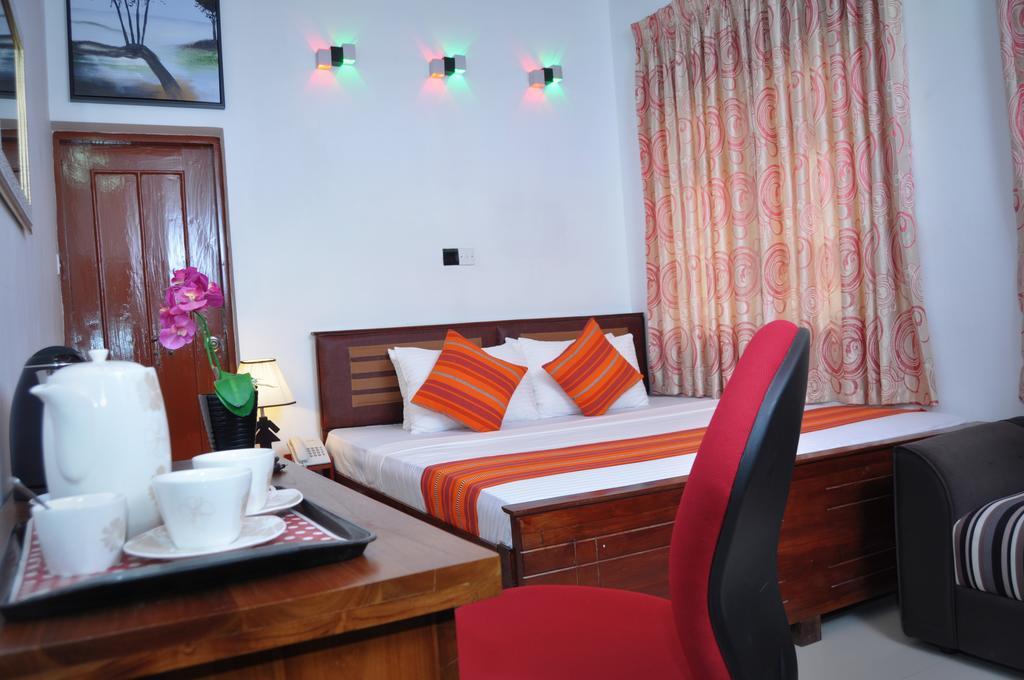 Guest Ryan Hotel Katunayake Exterior photo