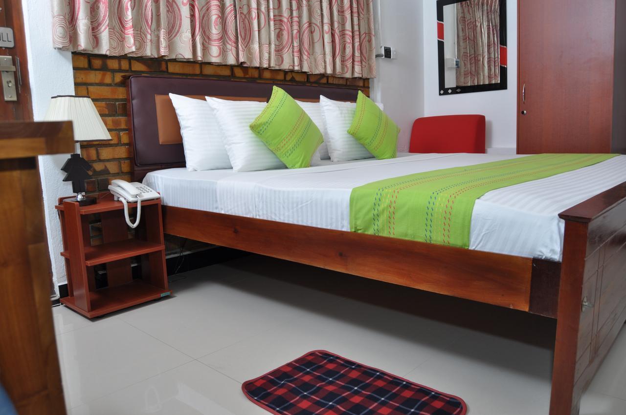 Guest Ryan Hotel Katunayake Exterior photo