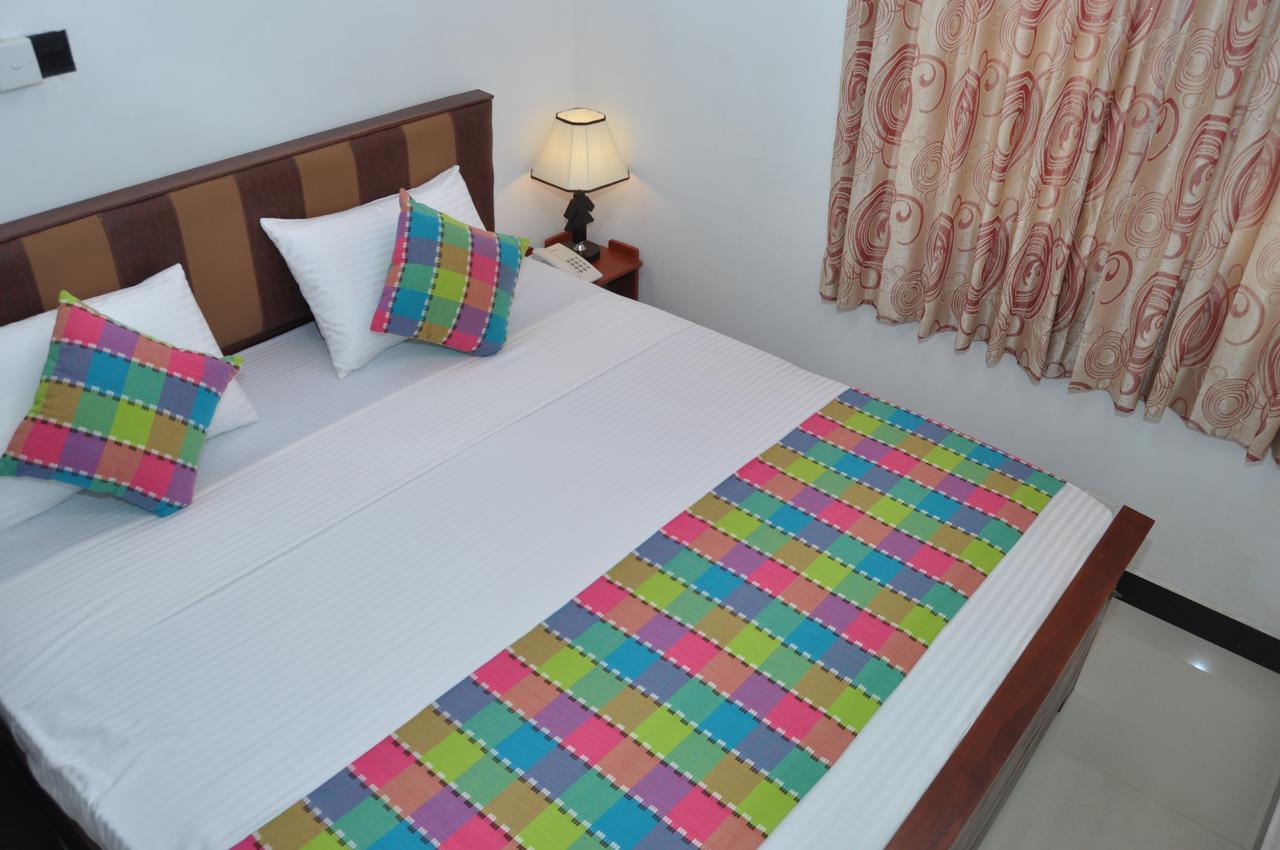 Guest Ryan Hotel Katunayake Exterior photo