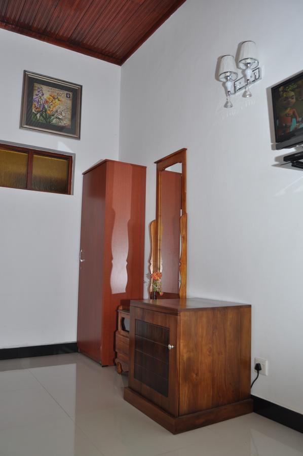 Guest Ryan Hotel Katunayake Exterior photo