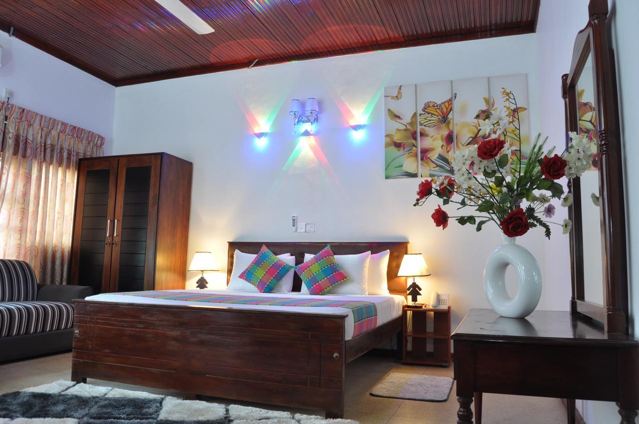Guest Ryan Hotel Katunayake Exterior photo