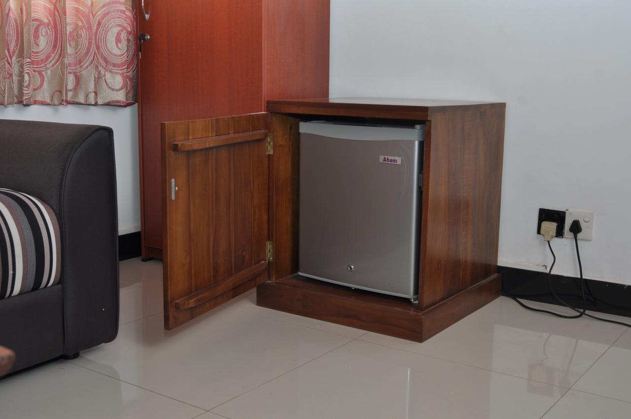 Guest Ryan Hotel Katunayake Exterior photo