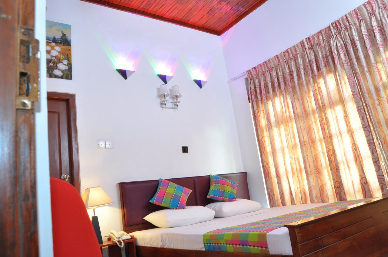 Guest Ryan Hotel Katunayake Exterior photo