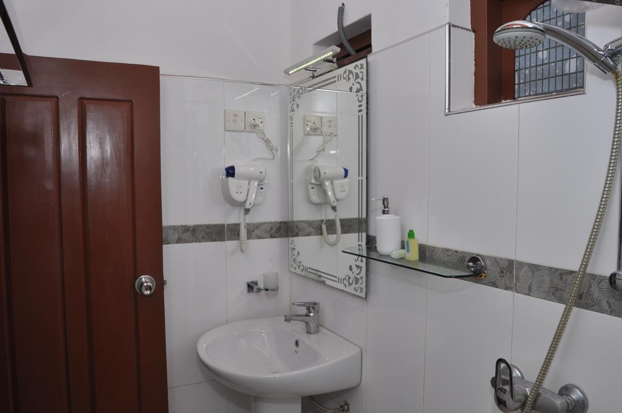 Guest Ryan Hotel Katunayake Exterior photo