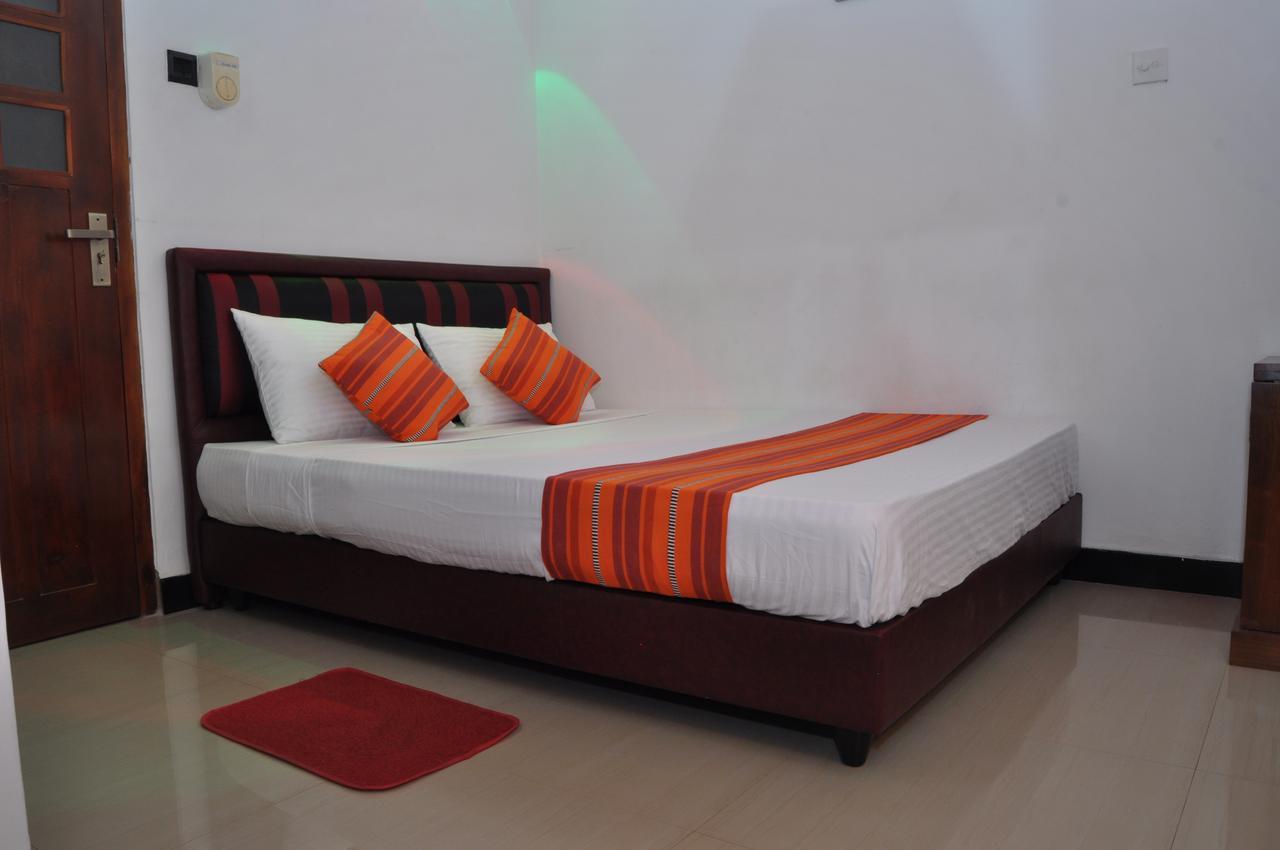 Guest Ryan Hotel Katunayake Exterior photo